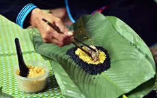 Bánh chưng đen - món ăn không thể thiếu trong dịp Tết cổ truyền của dân tộc Tày