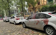 Nhiều ô tô tại Hà Nội bị tạt sơn đỏ