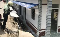 Bạc Liêu: Một ngôi nhà bị sụt xuống rạch Bà Hiên
