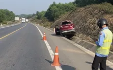 Nhiều ô tô vỡ lốp trên cao tốc Cam Lộ - La Sơn vì mặt đường nóng 60 độ C