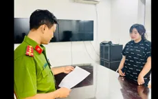 Cô gái trẻ tạo hoá đơn chuyển tiền giả để mua quần áo, trả quán cơm