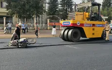 Xe máy va chạm với xe lu, một cháu bé tử vong