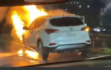 Xe ô tô bốc cháy dữ dội trên đường Vành đai 3 tại Hà Nội