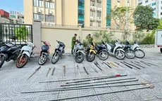 26 thanh, thiếu niên mang hung khí gây náo loạn đường phố Hà Nội