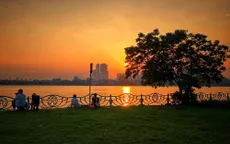 Vẻ đẹp ngất ngây của hoàng hôn hồ Tây