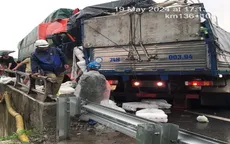 Cao tốc Nội Bài - Lào Cai ùn tắc gần 5km do hai ô tô va chạm