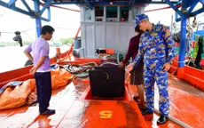 Biên phòng phát hiện tàu vận chuyển hơn 45.000 lít dầu không rõ nguồn gốc