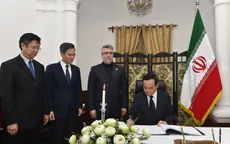Phó Thủ tướng Trần Lưu Quang ghi sổ tang tưởng niệm Tổng thống Iran