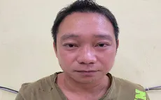 Mâu thuẫn trong quán nước, nam thanh niên cầm kiếm chém người