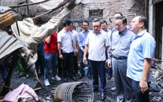 Phó Thủ tướng Trần Hồng Hà trực tiếp chỉ đạo khắc phục hậu quả vụ cháy nhà trọ ở Trung Kính