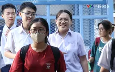 Thí sinh than khó với đề toán lớp 10 Phổ thông Năng khiếu TP Hồ Chí Minh