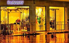 Nhiều tuyến đường Thành phố Hồ Chí Minh ngập nặng sau cơn mưa lớn