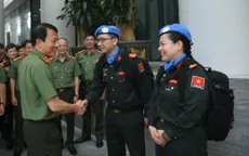 Trao quyết định cho 2 sĩ quan công an đi thực hiện nhiệm vụ gìn giữ hòa bình Liên Hợp Quốc