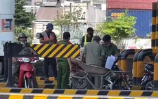 Nhân viên trạm thu phí bị xe container cán tử vong