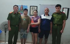Chiến sĩ CSCĐ giúp cháu bé đi lạc tìm được người thân