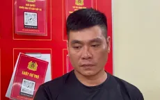 Tạm giữ đối tượng thu phí nửa triệu đồng trên một xe hàng vào cửa khẩu