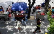 Bangkok không cho người thu nhập trên 700 USD/tháng bán rong