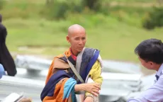 Ông Thích Minh Tuệ tự nguyện dừng đi bộ khất thực