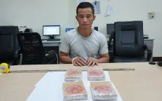 Bắt quả tang đối tượng mua bán trái phép 4 bánh heroin