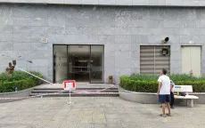 Hiểm hoạ từ đá ốp toà nhà chung cư FLC Garden City rơi bất cứ khi nào