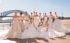 Váy cưới chất liệu thủ công Việt tỏa sáng bên cầu cảng Sydney