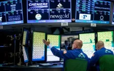 S&P 500 và Nasdaq đạt mức cao kỷ lục