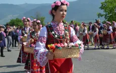 Lễ hội hoa hồng Bulgaria thu hút hàng nghìn du khách
