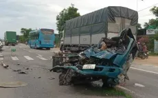 Xe tải bẹp dúm sau va chạm liên hoàn, 3 người tử vong