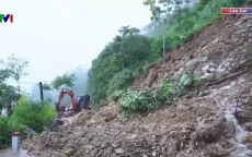 Mưa lớn kéo dài gây sạt lở tại Lào Cai, một số tuyến đường bị chia cắt