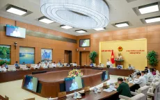 Cần bổ sung quy định xe chở học sinh phải có thiết bị cảnh báo, chống bỏ quên trẻ