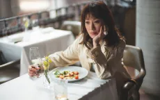 Người cha ấm áp (VTV3): Trương Khả Di ăn gian tuổi