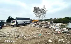 Khởi tố đối tượng đổ hơn 2.000 tấn chất thải rắn gây ô nhiễm môi trường