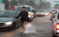 Mưa lớn gây lũ lụt nghiêm trọng, chính quyền bang Florida ban bố tình trạng khẩn cấp