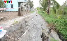 Sạt lở đê bao ven sông Vàm Cỏ Tây ở Long An