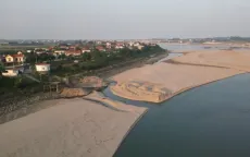 Sạt lở bờ sông Đà, uy hiếp tính mạng và tài sản của nhiều hộ dân