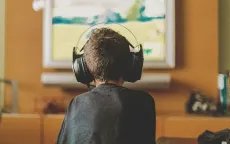 Con bạn có nghiện chơi game không?