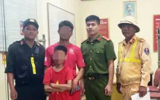 CSGT kịp thời đưa cháu bé đạp xe đi lạc trên cao tốc về nhà