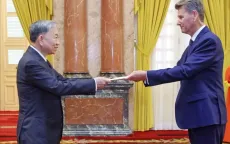 Chủ tịch nước Tô Lâm tiếp Đại sứ các nước trình Quốc thư