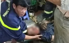 Giải cứu người đàn ông nằm bất tỉnh dưới giếng sâu 30 m
