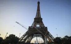 Pháp tăng giá vé tham quan Tháp Eiffel thêm 20% để cứu “bà đầm sắt”