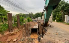 Đồng Nai: Lắp cống để ngăn đất đỏ ảnh hưởng đến người dân