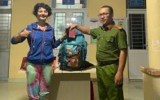 Công an xã hỗ trợ người nước ngoài tìm tài sản bị đánh rơi