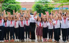 Đội tình nguyện viên nghệ sĩ mang nụ cười đến cho trẻ em Đăk Nông