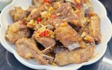 Cách làm sườn rim tỏi ớt