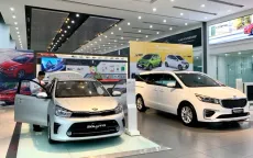 Giá ô tô sẽ còn bao nhiêu khi giảm 50% lệ phí trước bạ?
