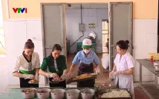 Chăm lo bữa ăn cho thí sinh thi tốt nghiệp THPT