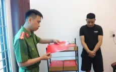 Phá đường dây sản xuất, mua bán hàng nghìn giấy tờ giả qua mạng, thu lời hơn 1,5 tỷ đồng