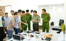 Mua súng chưa kịp bán thì bị bắt