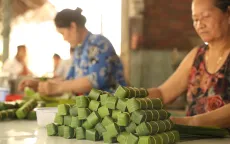 Về Bến Tre ăn nem chua vỏ bưởi