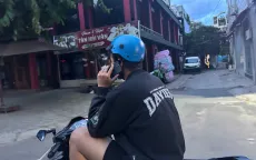 Tràn lan hành vi vừa lái xe vừa dùng điện thoại: Thói quen xấu gây mất an toàn giao thông